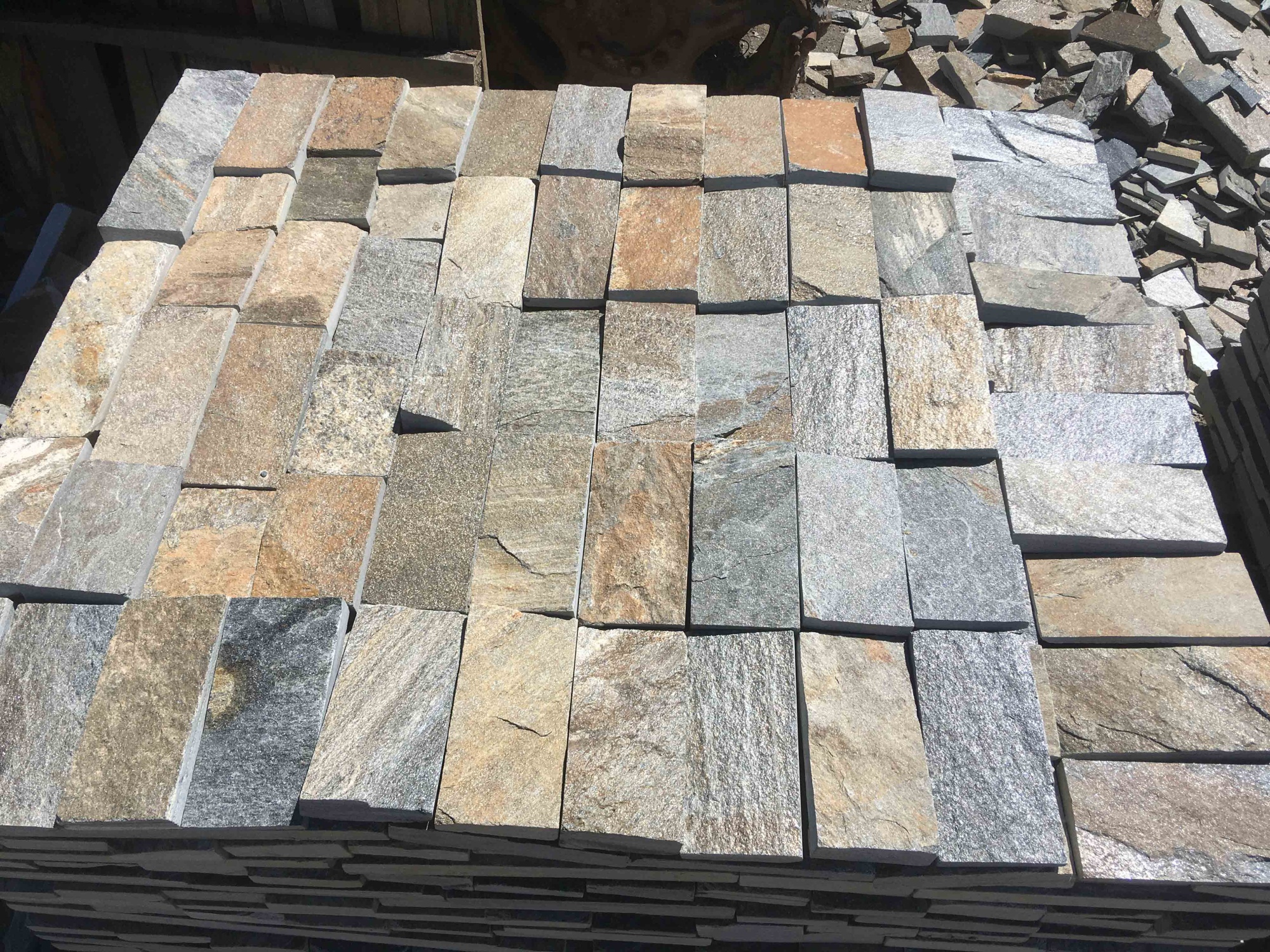 Плитка пилёная златолит Уральский для фасада купить в Ишиме