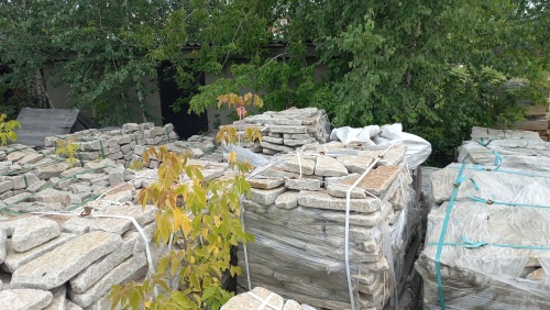 Плитняк галтованный гранитный для ландшафтного дизайна купить в Ишиме