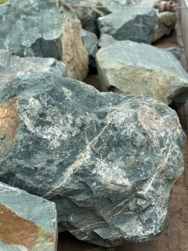 Камни для ландшафтного дизайна зелёные 10-60 килограмм купить в Ишиме