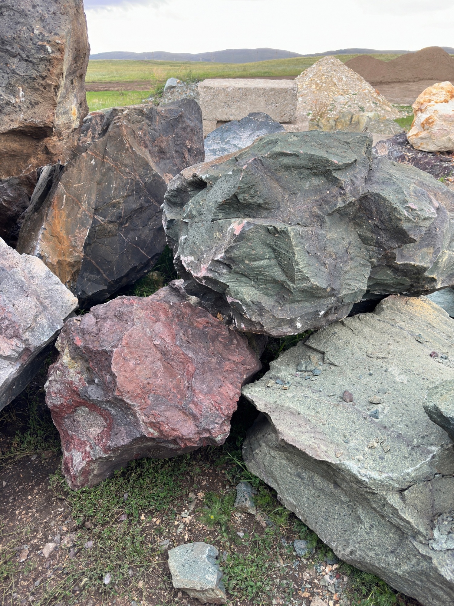 Камни для ландшафтного дизайна зелёные 10-60 килограмм купить в Ишиме