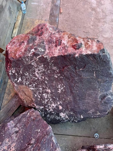 Камни для ландшафтного дизайна красно-фиолетовые 10-60 килограмм купить в Ишиме