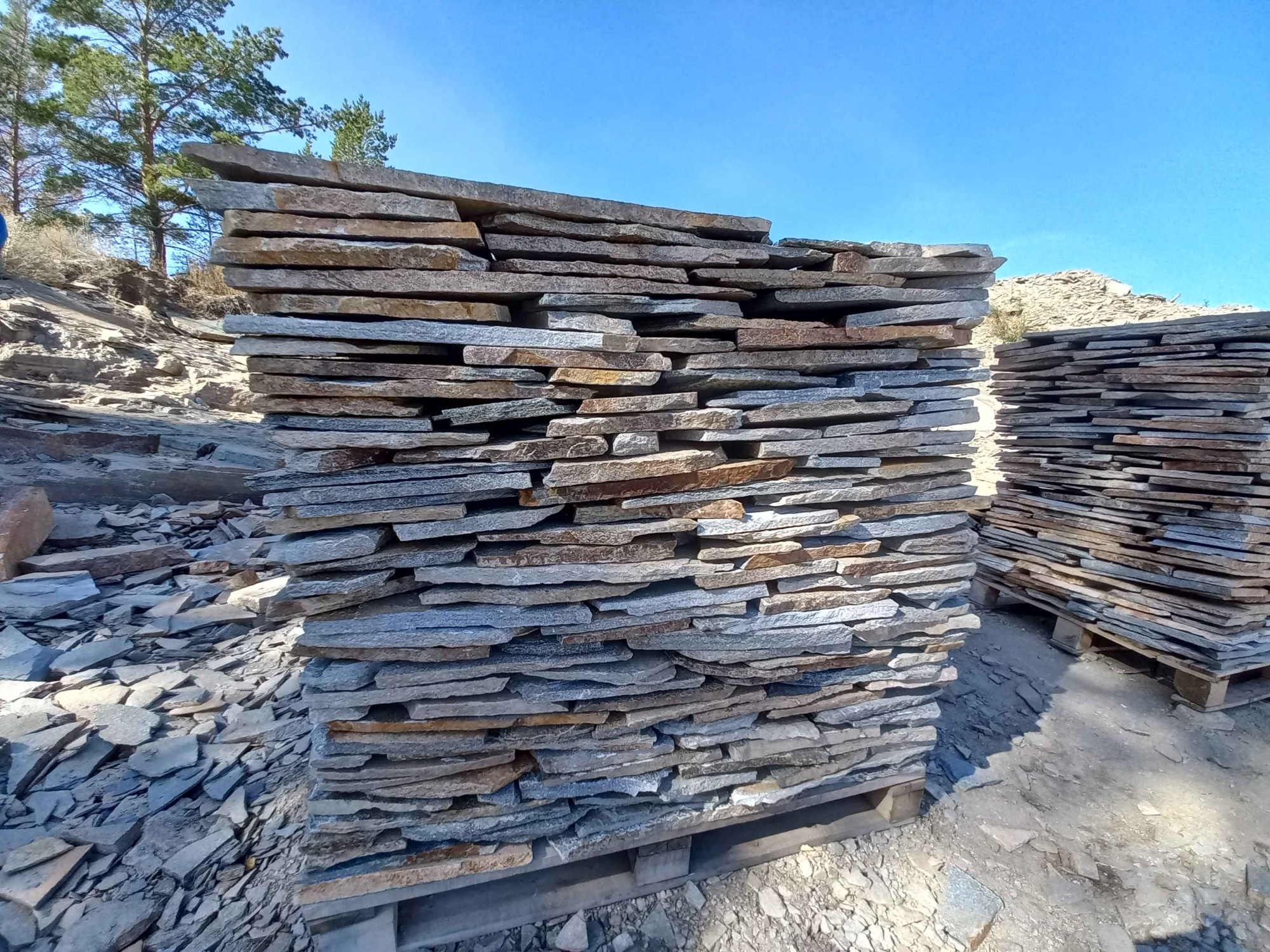 Плитняк златолит серебристый для фасада купить в Ишиме