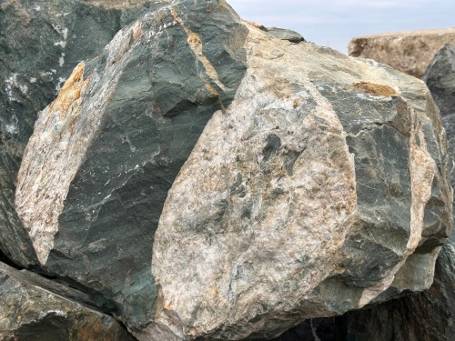 Гигантские зелёные валуны для ландшафтного дизайна весом более 5 тонн купить в Ишиме