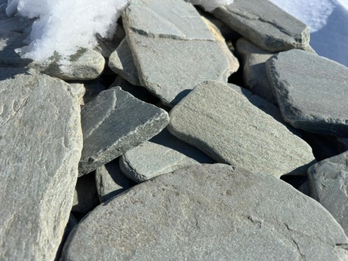 Плитняк златолит зелёный галтованный для цоколя купить в Ишиме