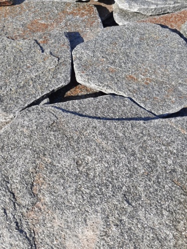 Златолит серебристый галтованный для лестниц купить в Ишиме