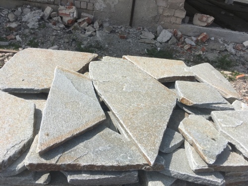 Златолит серебристый галтованный для лестниц купить в Ишиме